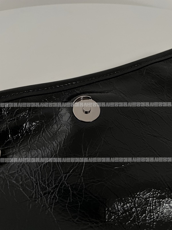 생로랑니키크로스백미디움  20260414-120159-012루.jpg