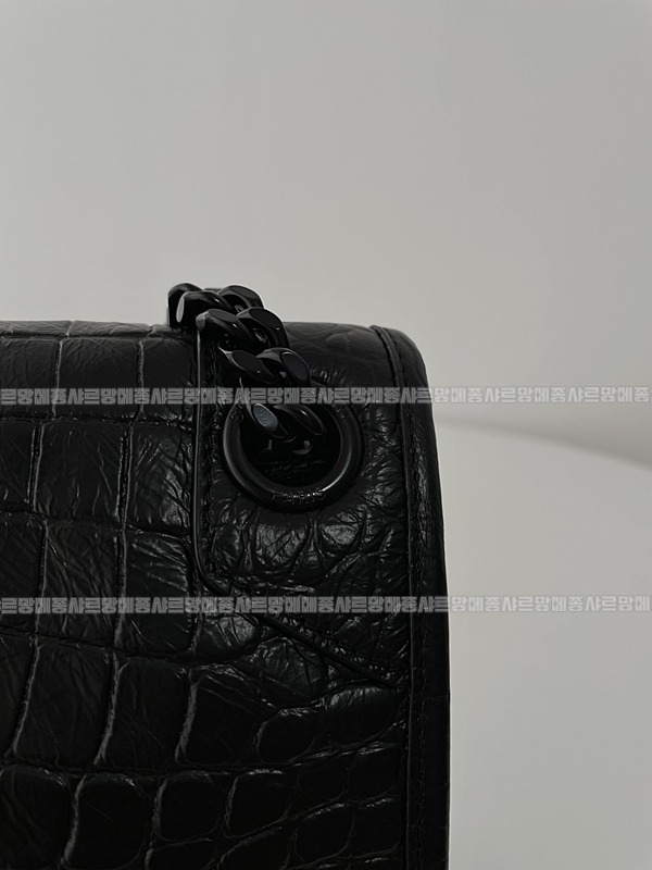 생로랑니키크로스백미디움  20260414-131206-014루.jpg