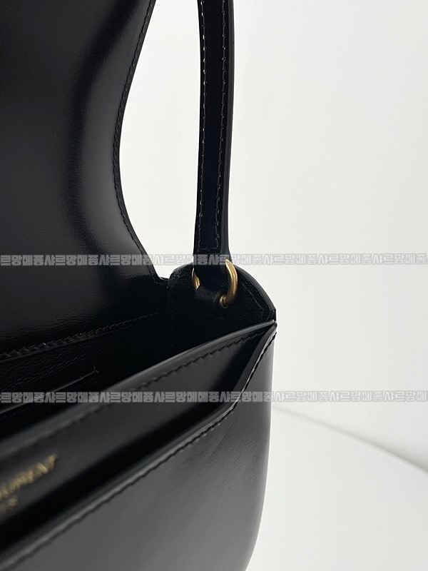 생로랑볼테르미니레더숄더백  20260416-124944-017.jpg