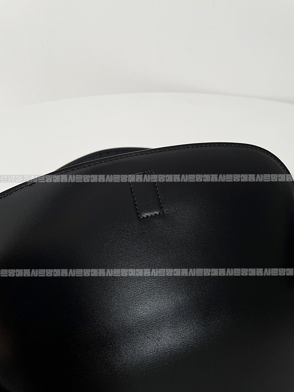 생로랑볼테르미니레더숄더백  20260416-124943-016.jpg