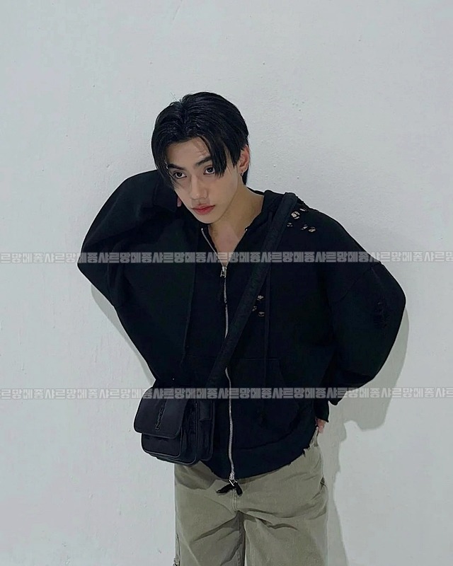 생로랑니키메신저백  20260416-155321-027.jpg