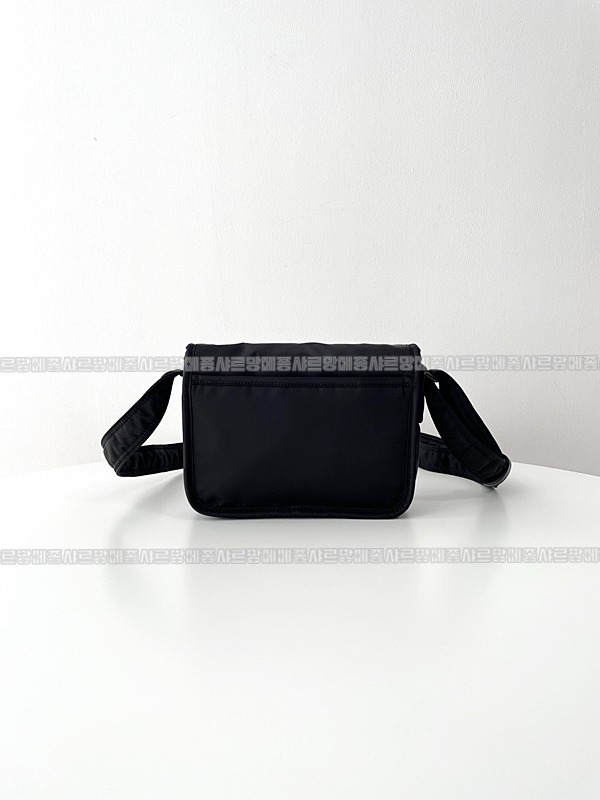 생로랑니키메신저백  20260416-155316-003.jpg