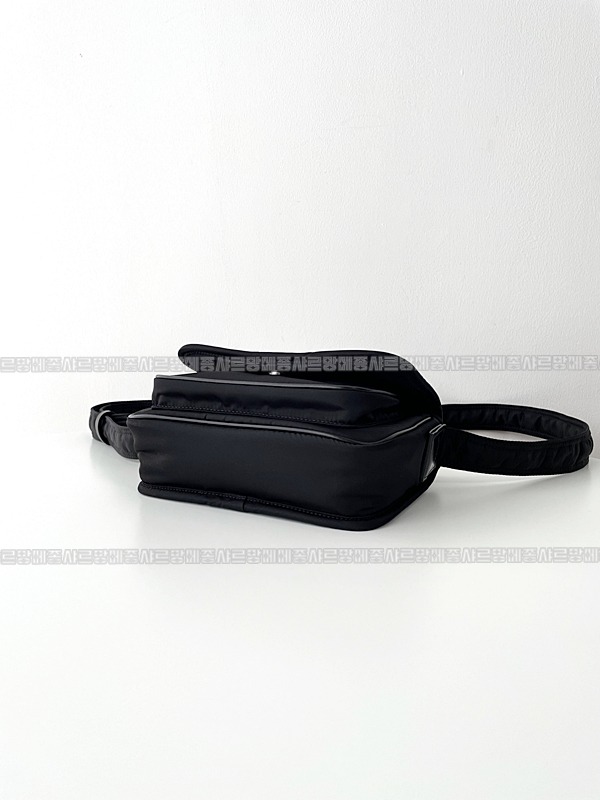 생로랑니키메신저백  20260416-155317-005.jpg