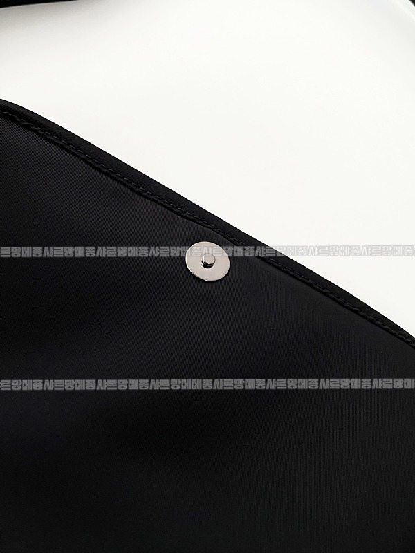 생로랑니키메신저백  20260416-155319-015.jpg