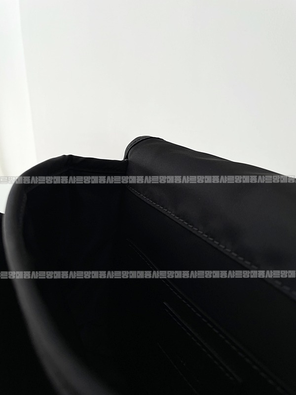 생로랑니키메신저백  20260416-155319-017.jpg