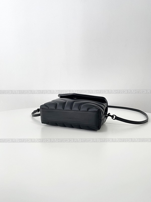 생로랑루루미니백  20260417-110106-005.jpg