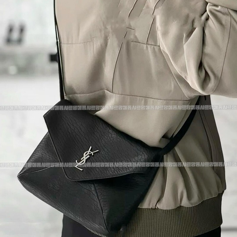 생로랑카산드라엔벨로프메신저백  20260417-112343-024.jpg