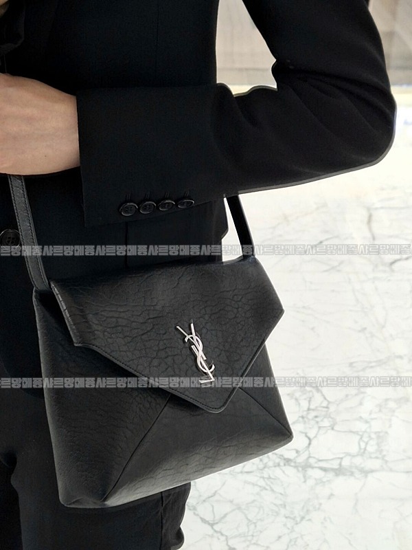 생로랑카산드라엔벨로프메신저백  20260417-112343-025.jpg