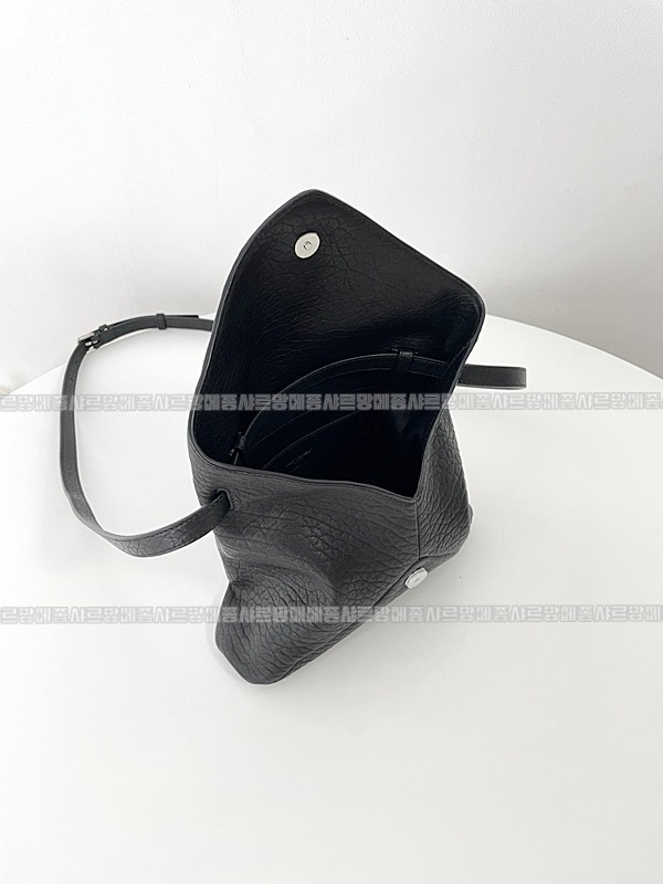 생로랑카산드라엔벨로프메신저백  20260417-112340-007.jpg