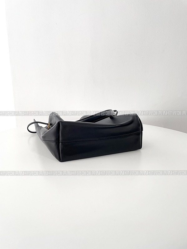 생로랑파리VII스몰  20260417-122521-005.jpg