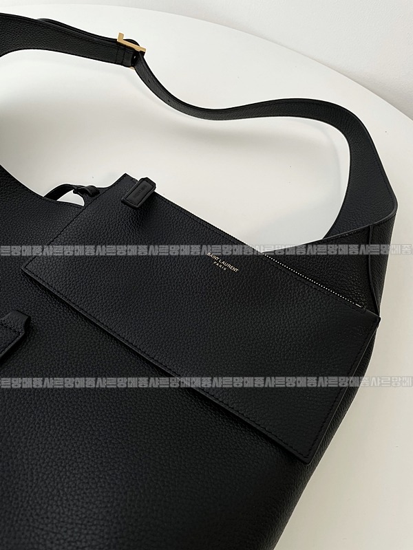 생로랑르5아7호보백  20260417-123213-013.jpg