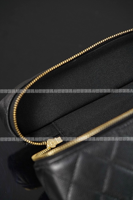 생로랑26P텁핸둘포쉐트베니티백  20260419,101259,025.jpg