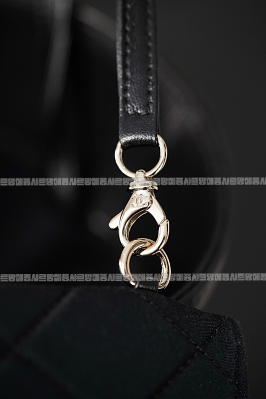 샤넬라지쇼핑백  20260420,154824,025.jpg