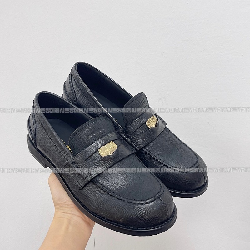 미우미우레더페니로퍼 20260423,145530,001.jpg