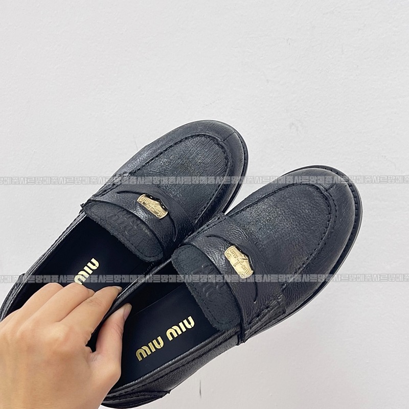 미우미우레더페니로퍼 20260423,145531,003.jpg