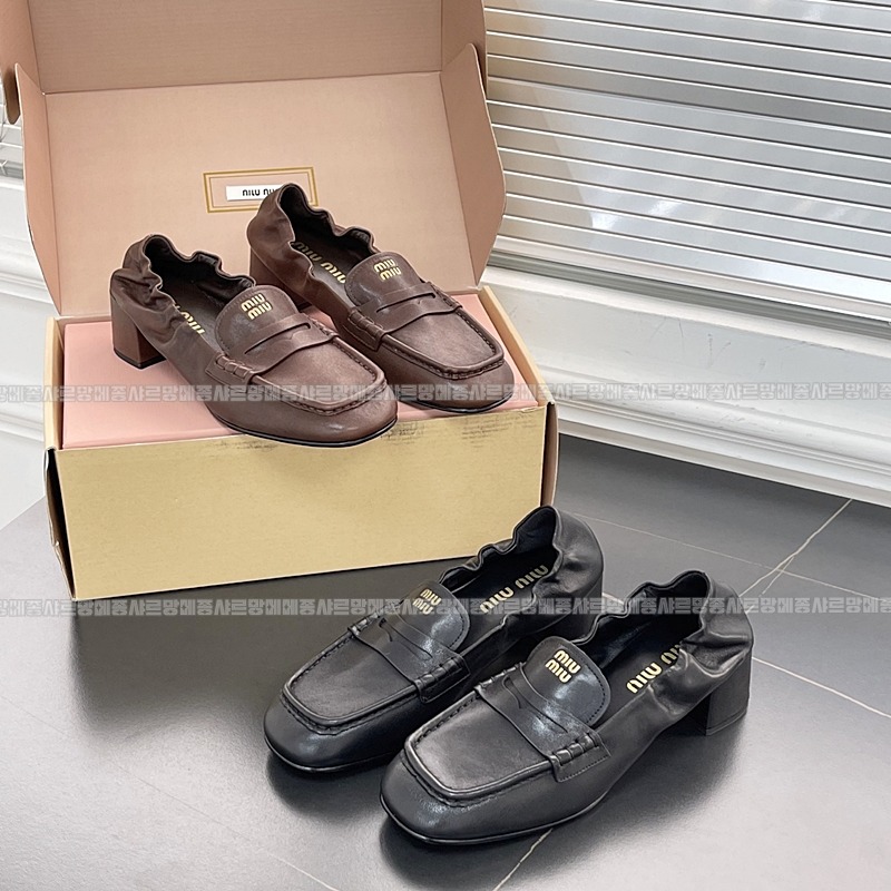 미우미우엠보시드로고로퍼 20260423,150617,001.jpg