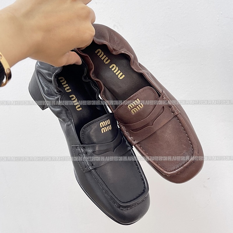 미우미우엠보시드로고로퍼 20260423,150618,007.jpg