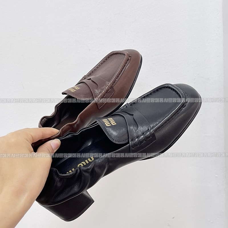 미우미우엠보시드로고로퍼 20260423,150618,006.jpg