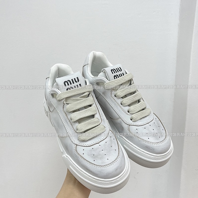 미우미우블리치드스니커즈 20260423,151024,001.jpg