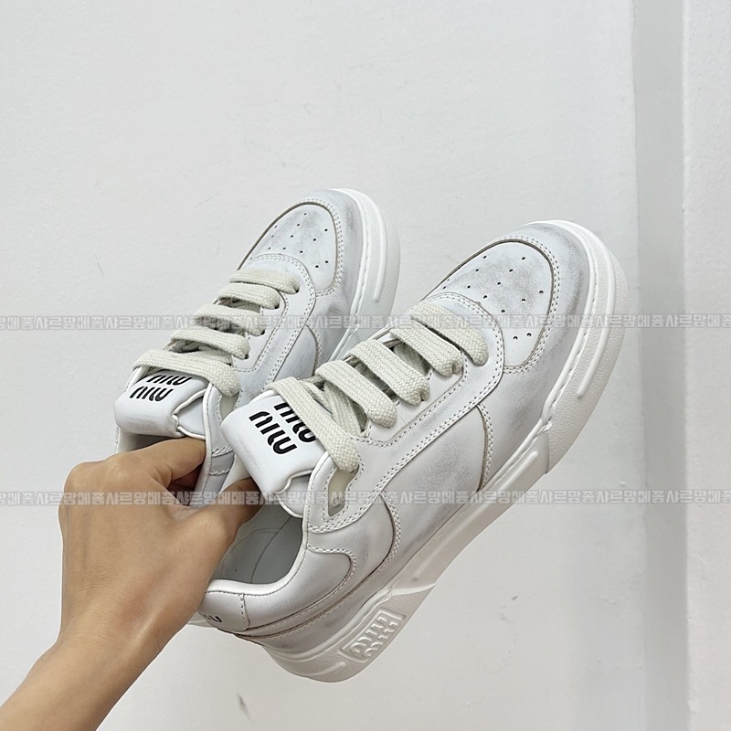 미우미우블리치드스니커즈 20260423,151025,004.jpg