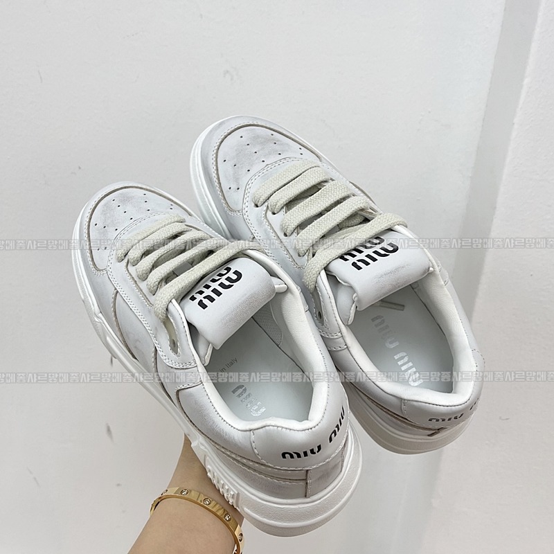 미우미우블리치드스니커즈 20260423,151025,006.jpg