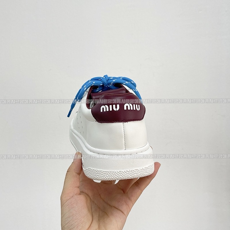 미우미우레더스니커즈화이트 20260423,161339,010.jpg