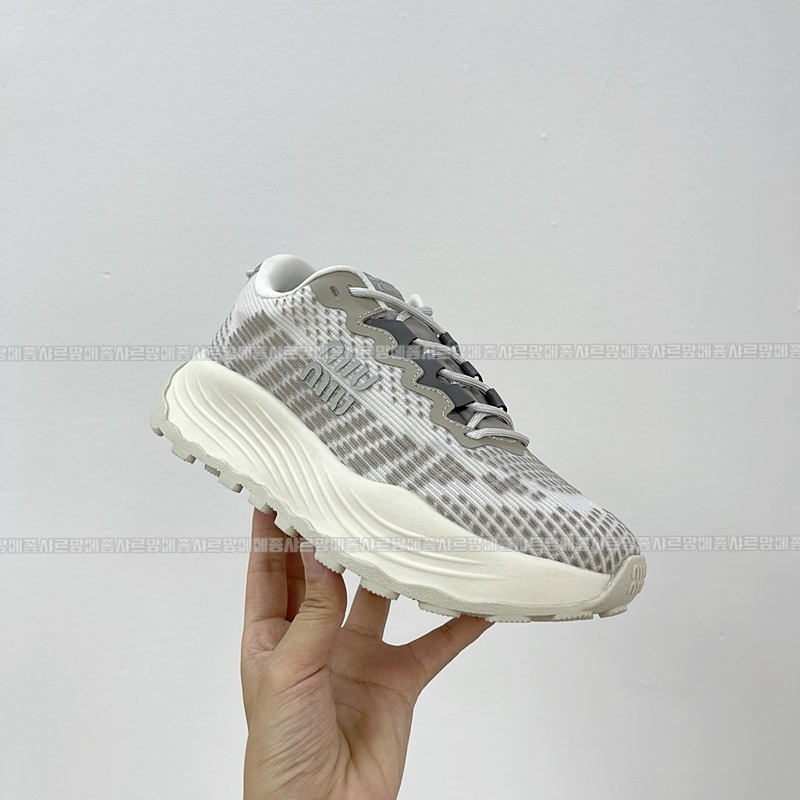 미우미우테크니컬패브릭스니커즈 20260423,173254,008.jpg