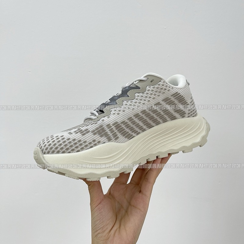 미우미우테크니컬패브릭스니커즈 20260423,173254,009.jpg