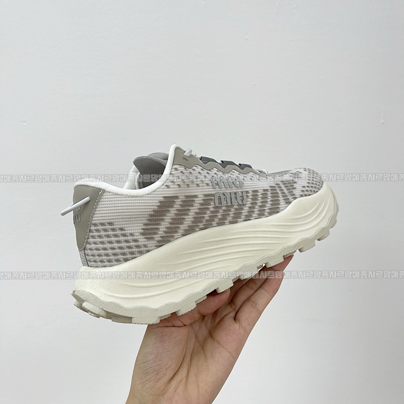 미우미우테크니컬패브릭스니커즈 20260423,173255,010.jpg