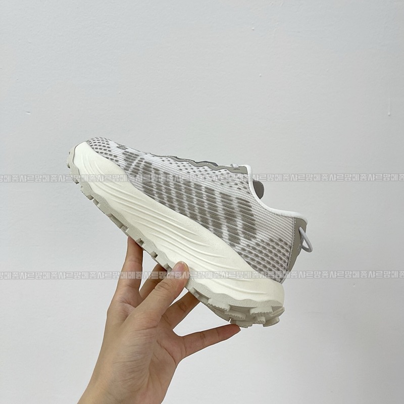 미우미우테크니컬패브릭스니커즈 20260423,173255,012.jpg