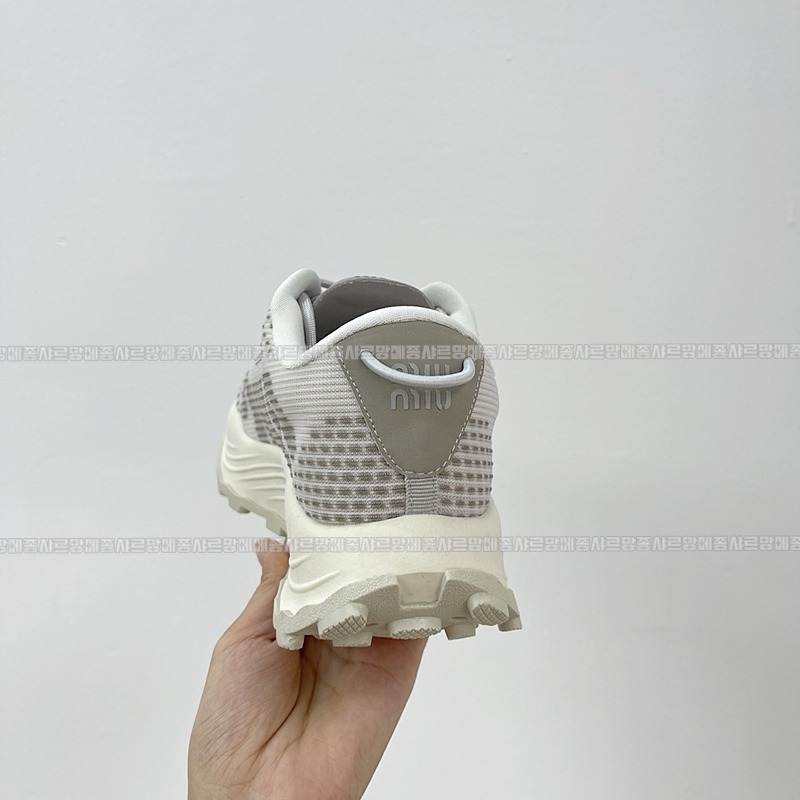 미우미우테크니컬패브릭스니커즈 20260423,173255,011.jpg