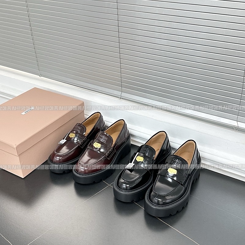 미우미우레더페니로퍼  20260424,104050,002.jpg