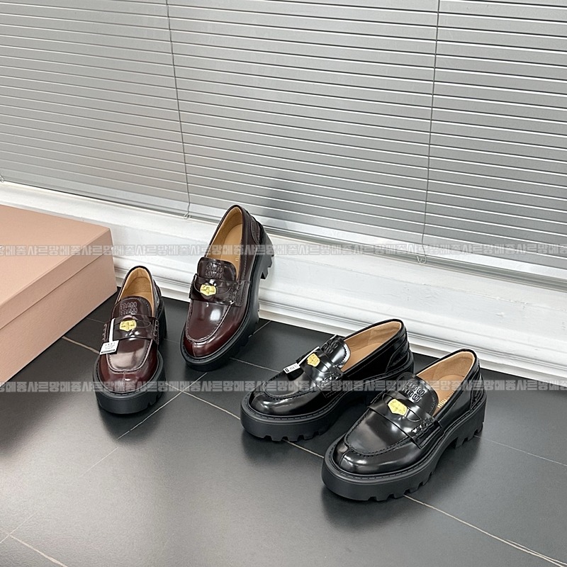 미우미우레더페니로퍼  20260424,104050,004.jpg