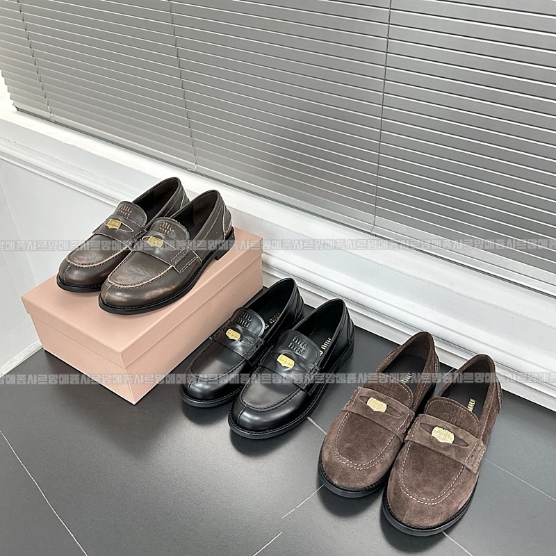 미우미우레더페니로퍼  20260424,104946,001.jpg