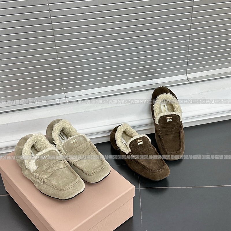 미우미우루슈스웨이드로퍼  20260424,110612,002.jpg