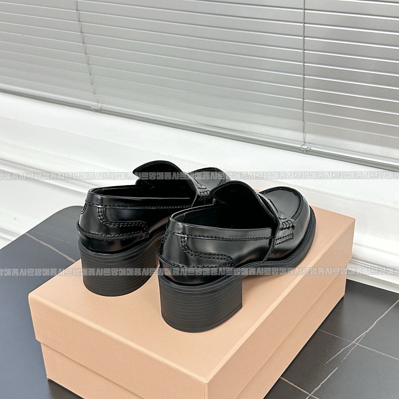 미우미우브러시드레더페니로퍼  20260424,111037,004.jpg