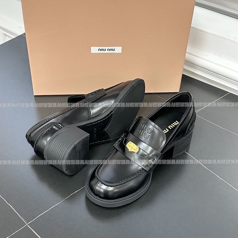 미우미우브러시드레더페니로퍼  20260424,111037,003.jpg