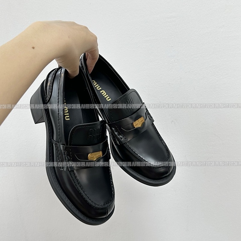 미우미우브러시드레더페니로퍼  20260424,111037,006.jpg