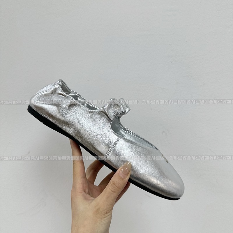 미우미우루슈모르도레나파가죽발레리나  20260424,122040,002.jpg