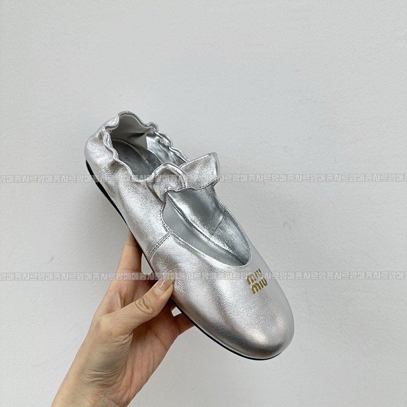 미우미우루슈모르도레나파가죽발레리나  20260424,122040,001.jpg