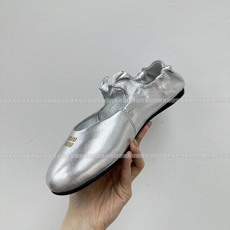 미우미우루슈모르도레나파가죽발레리나  20260424,122041,004.jpg