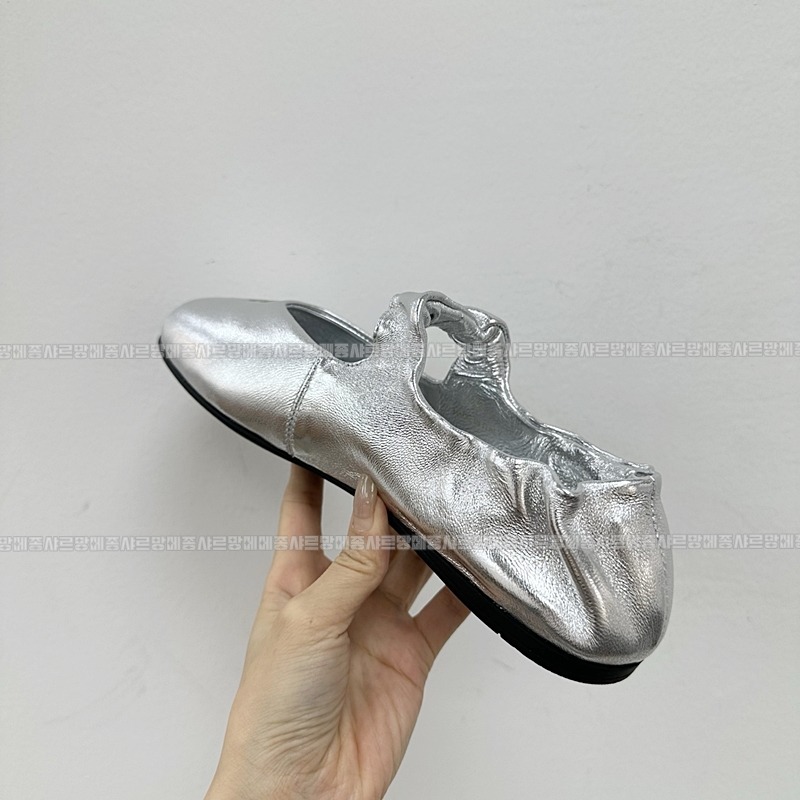 미우미우루슈모르도레나파가죽발레리나  20260424,122041,005.jpg