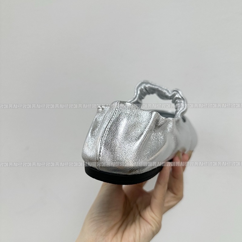 미우미우루슈모르도레나파가죽발레리나  20260424,122041,006.jpg