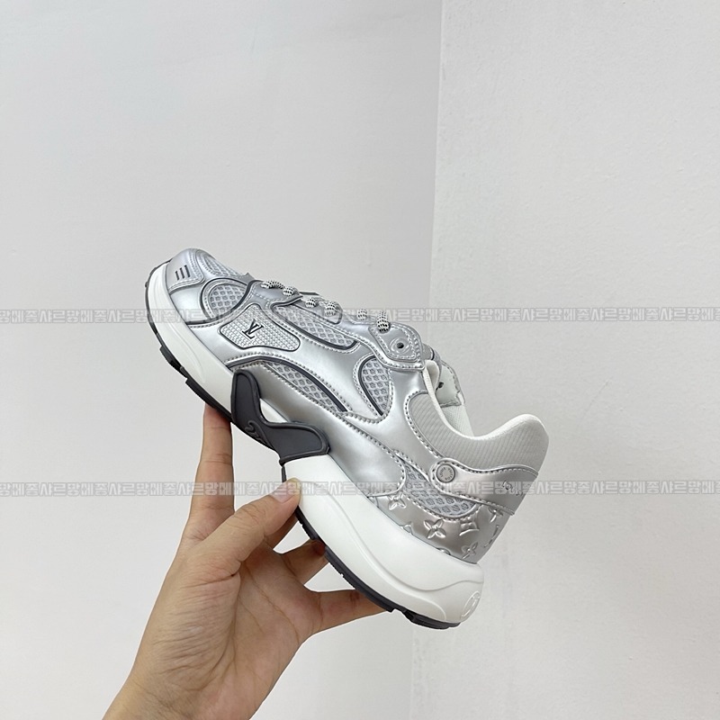 루이비통트레이너스니커즈  20260428,103627,005.jpg