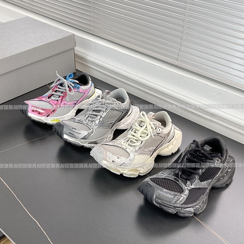 발렌시아가스테이플러스니커즈  20260430,101711,004.jpg