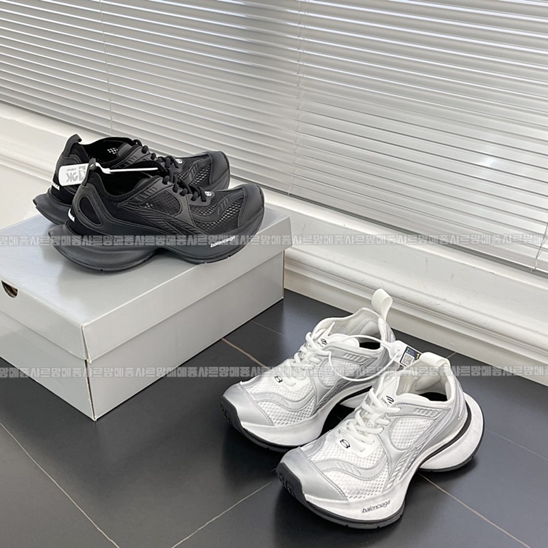 발렌시아가서킷스니커즈  20260430,102257,003.jpg