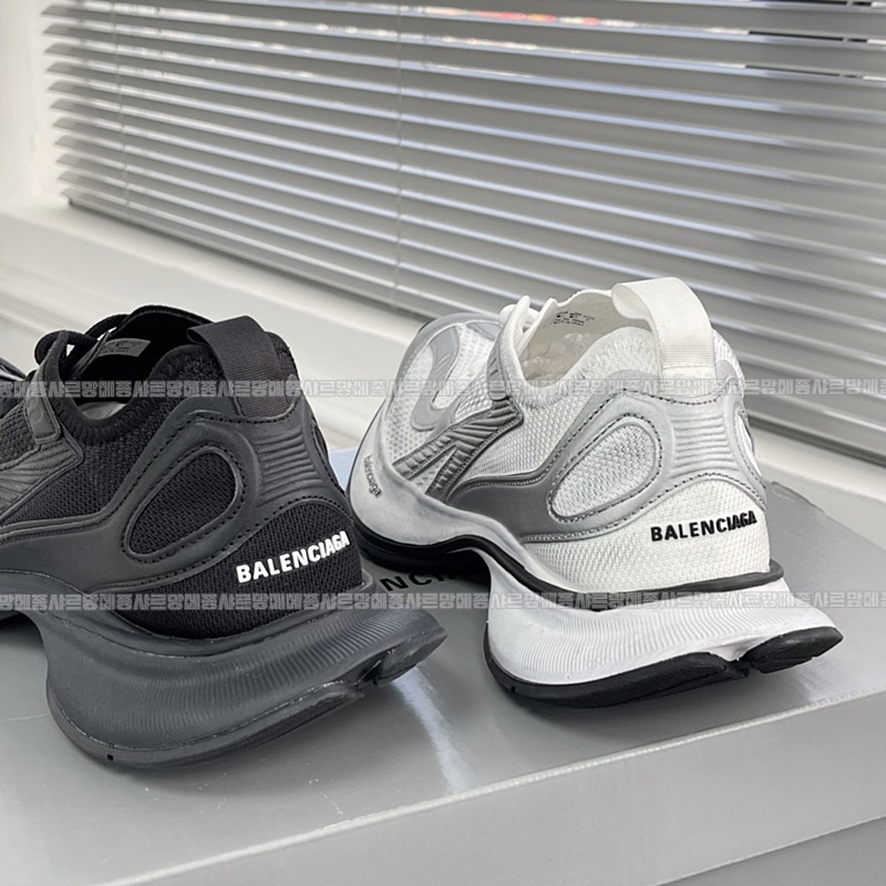 발렌시아가서킷스니커즈  20260430,102257,005.jpg