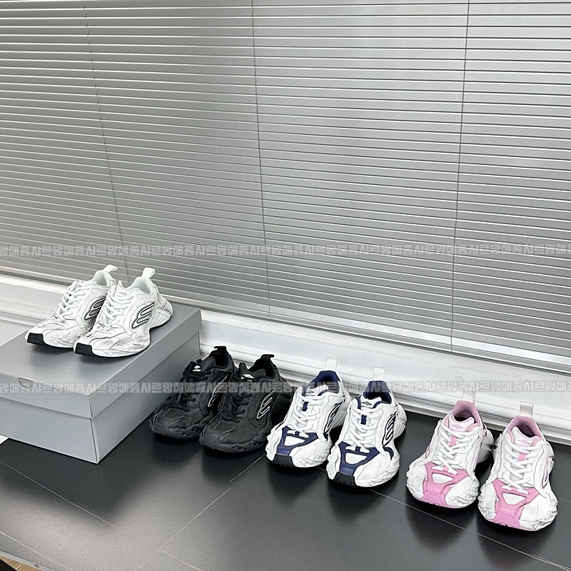 발렌시아가먼데이스니커즈  20260430,110056,001.jpg