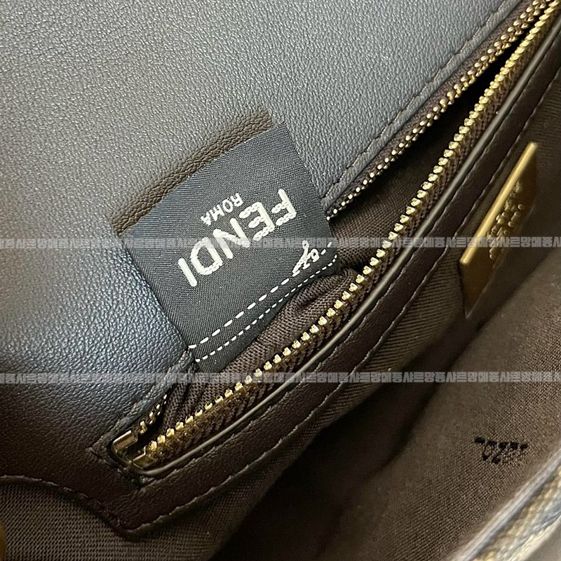 펜디아이코닉미니바게트백20260505 121401 008.jpg
