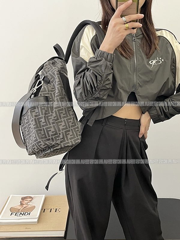 펜디스트라이크라지백팩  20260506 120731 024.jpg